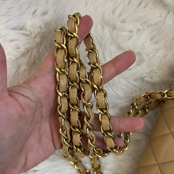 Chanel Medium Caviar Classic Flap Bag - Picture 5 of 12